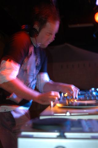 Sydney DJ Ben Kelly - The Funky Way - Dance House Music Sydney Melbourne Brisbane Australia DJ dj